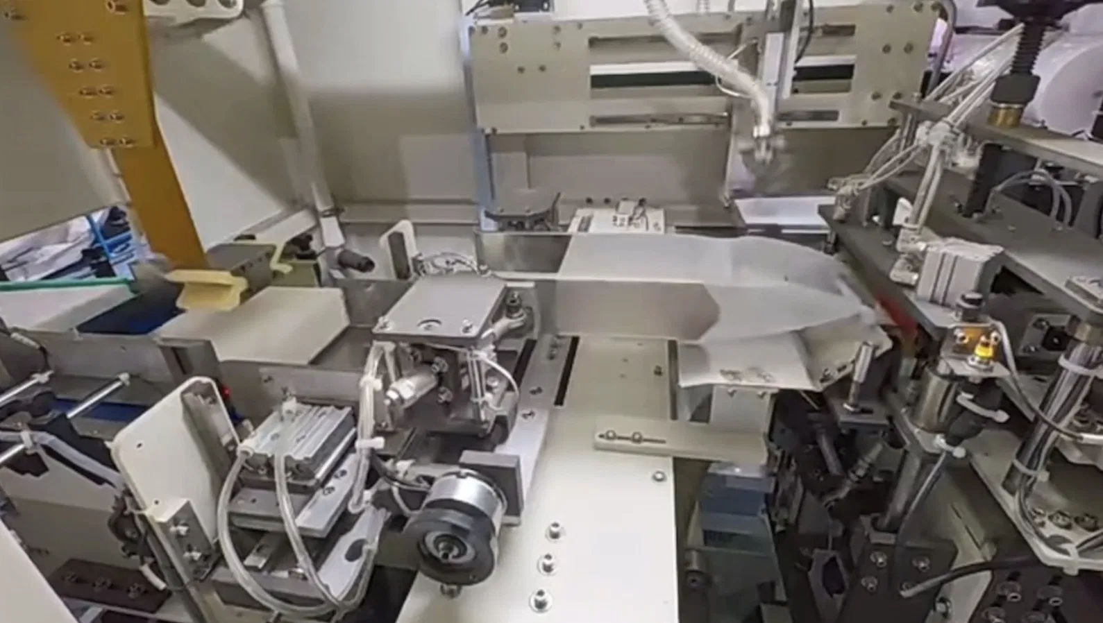Z/N गोंद लेमिनेशन रसोई तौलिया Rewinder के साथ तह हाथ तौलिया मशीन 6